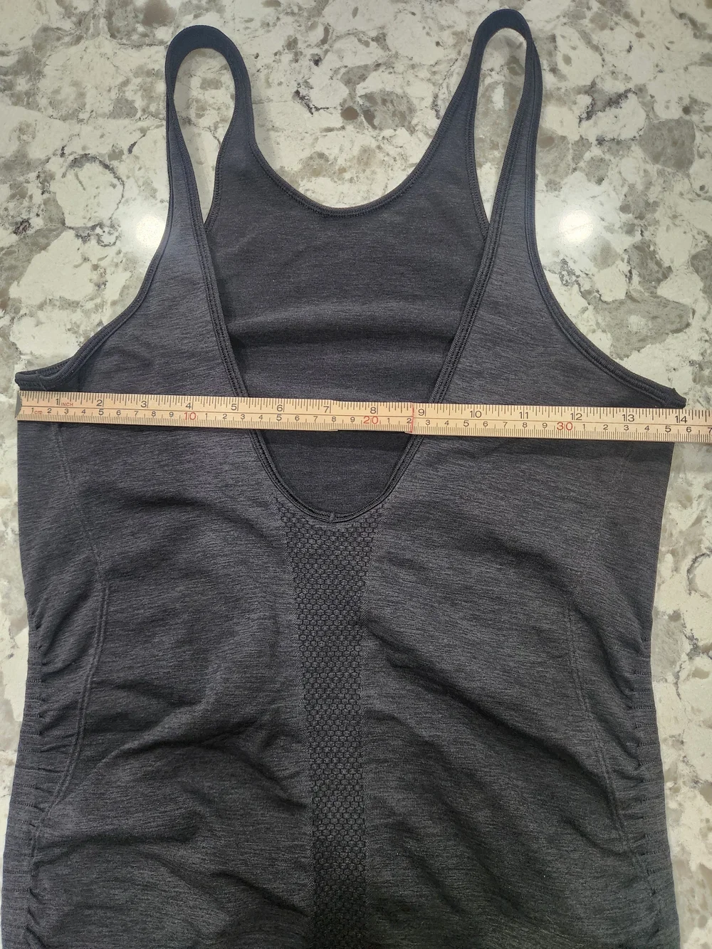 lululemon athletica estimate has color